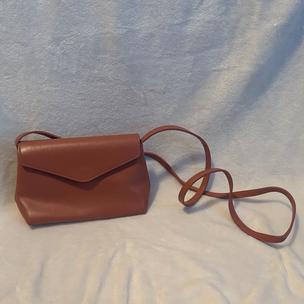 Chic Tan Leather Crossbody Bag